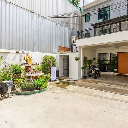 24 Hills Hotel Bangkok Bagian luar foto