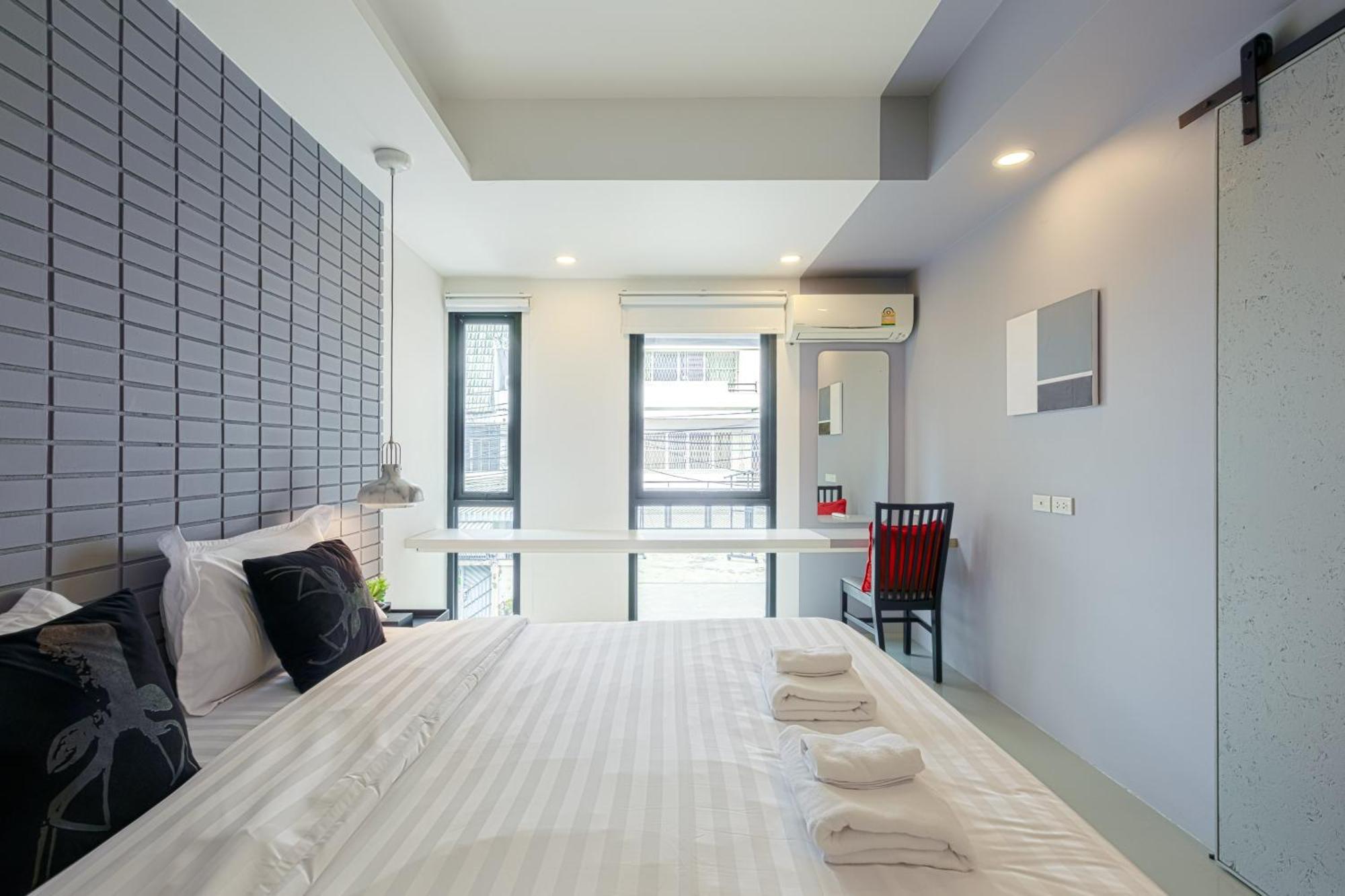 24 Hills Hotel Bangkok Bagian luar foto