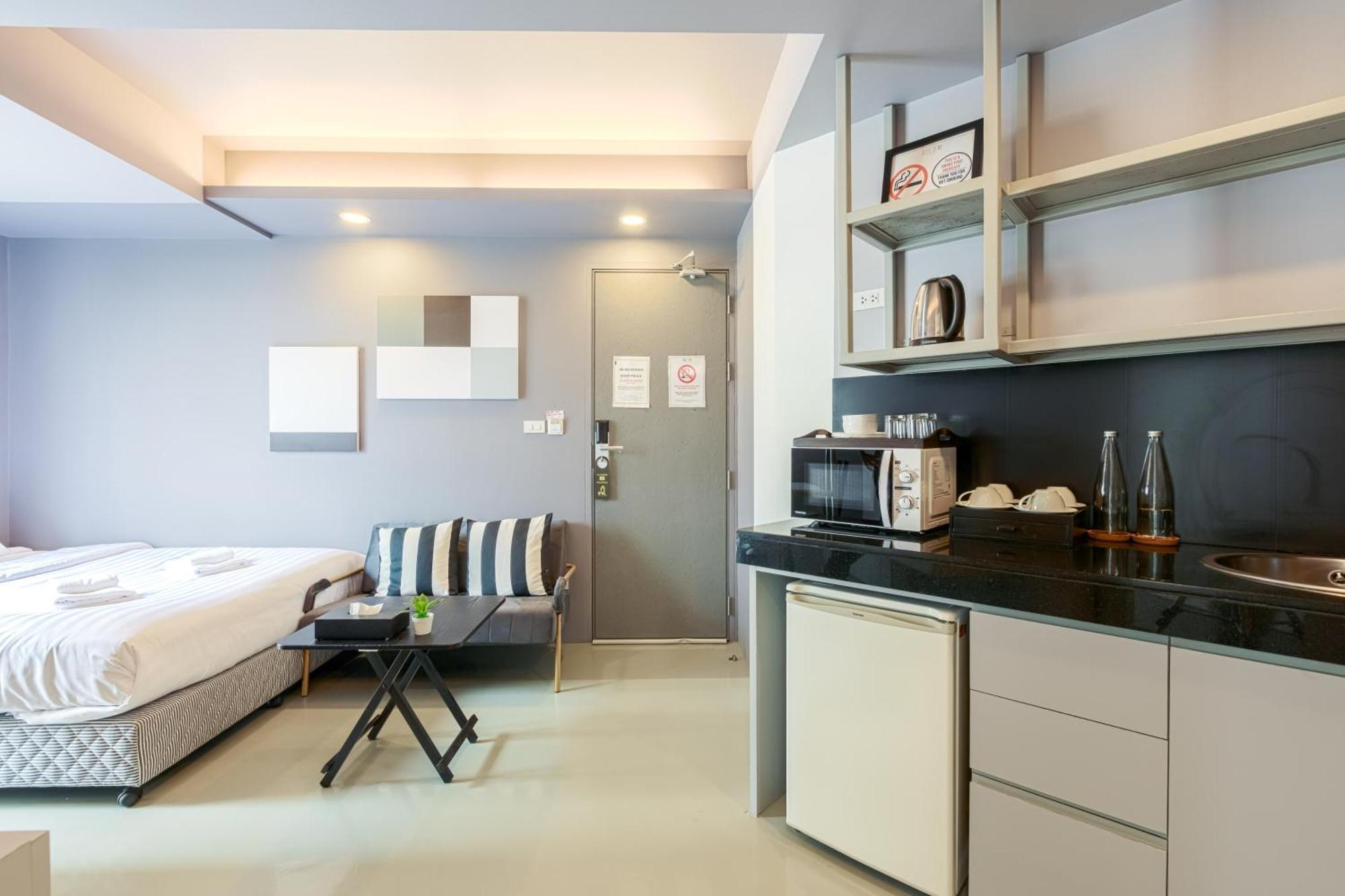24 Hills Hotel Bangkok Bagian luar foto
