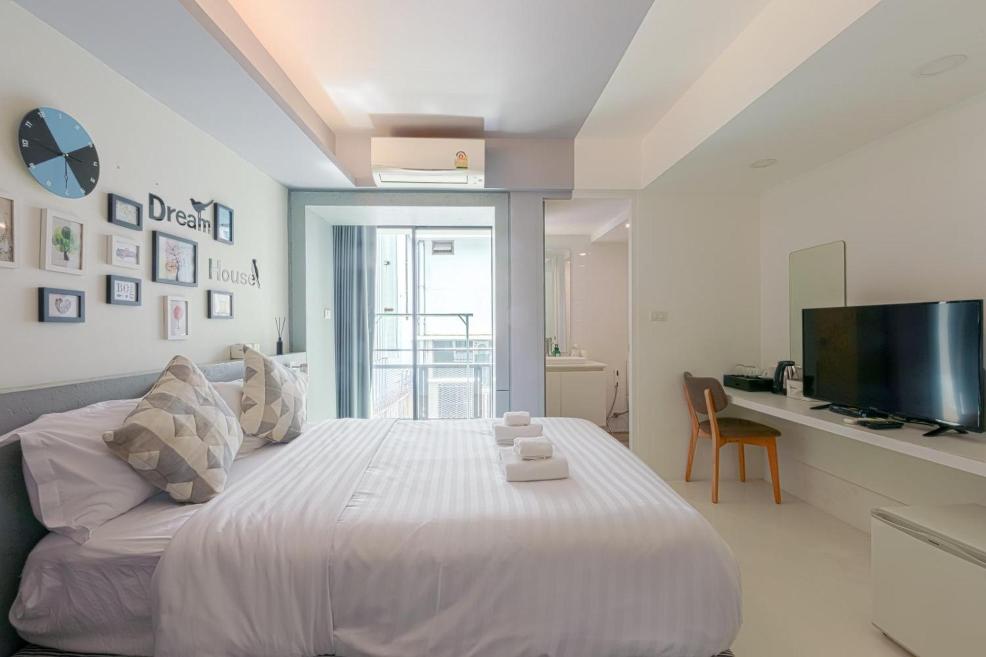 24 Hills Hotel Bangkok Bagian luar foto