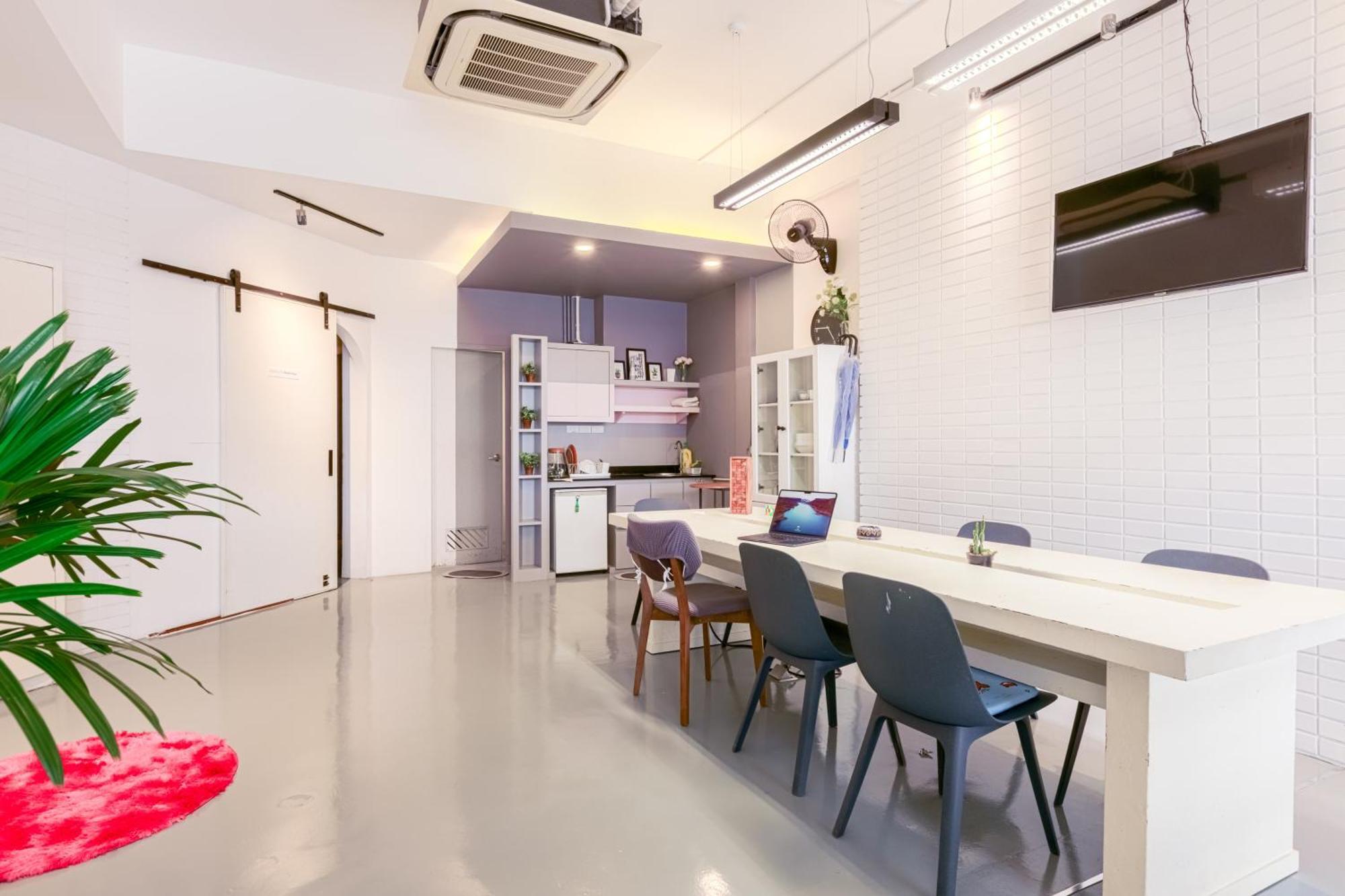 24 Hills Hotel Bangkok Bagian luar foto