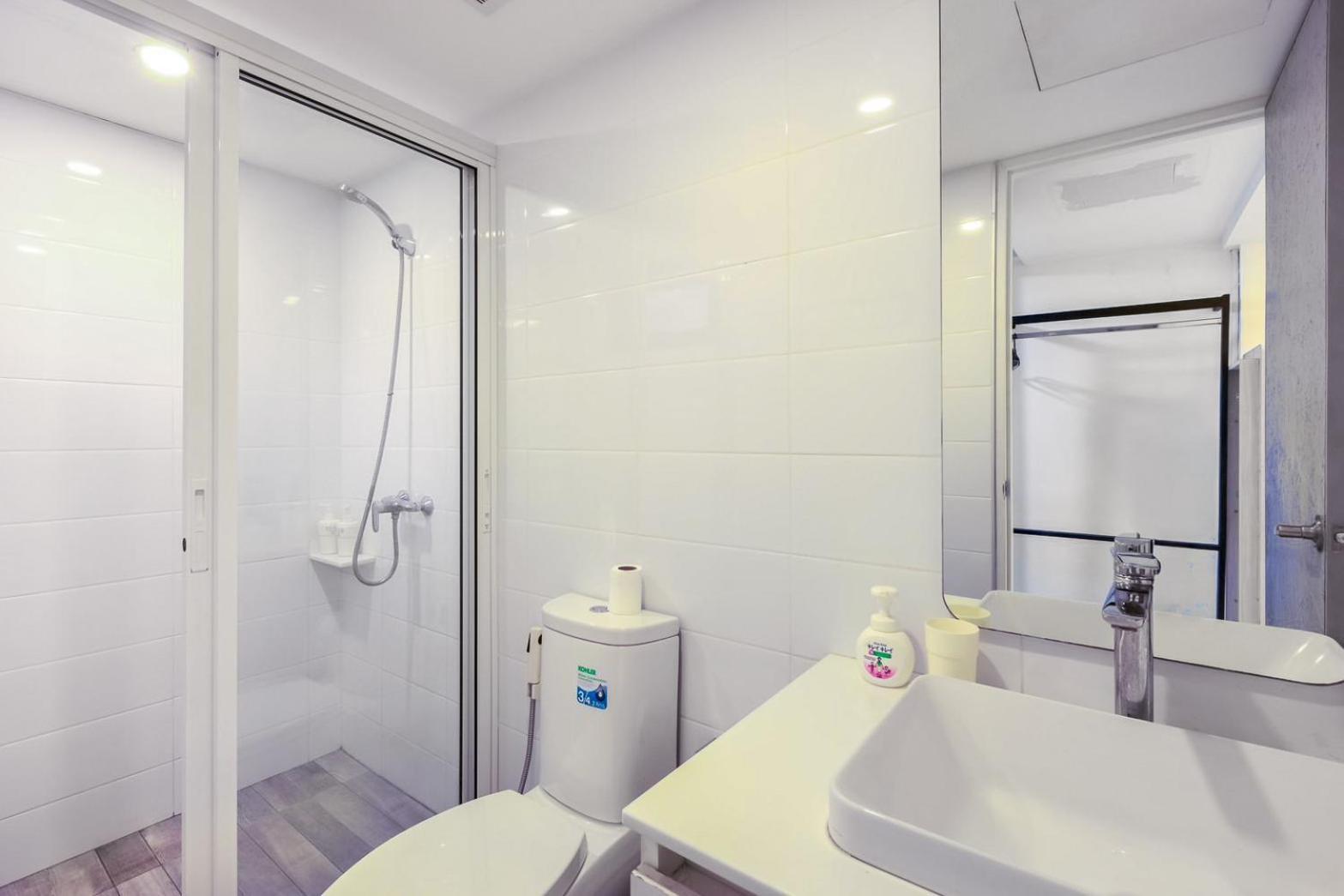 24 Hills Hotel Bangkok Bagian luar foto